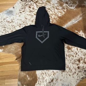 Nike Therm-fit men’s sweatshirt.